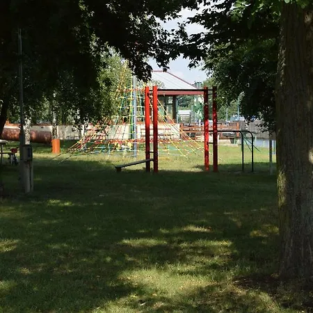 Marina Tynec N. L. - Village de vacances Týnec nad Labem
