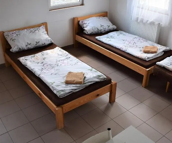 Marina Tynec N. L. - Kompleks wypoczynkowy Týnec nad Labem